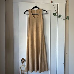 Cozy sleeveless v-neck dress